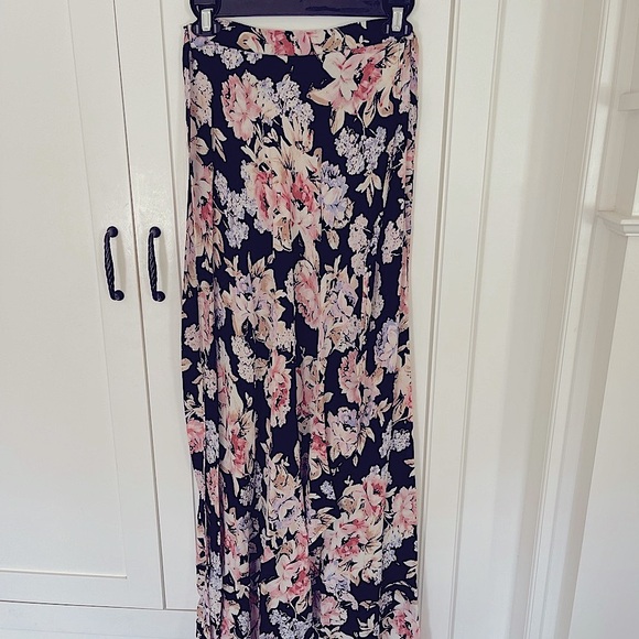 Cropped blouse, matching wrap long skirt. Black with pink floral pattern. - Picture 3 of 4